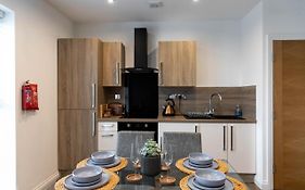 Stylish Jewellery Quarter Apartment Sleeps 6
